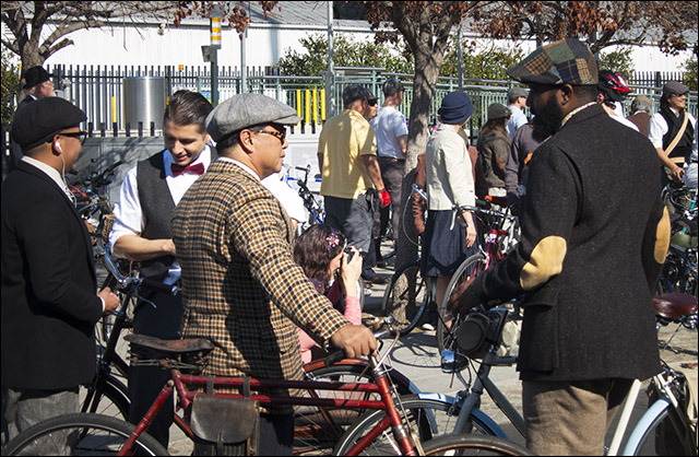 Tweed Ride meetup on a hot LA day