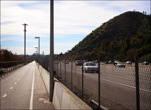 bikepath_freeway (142k image)